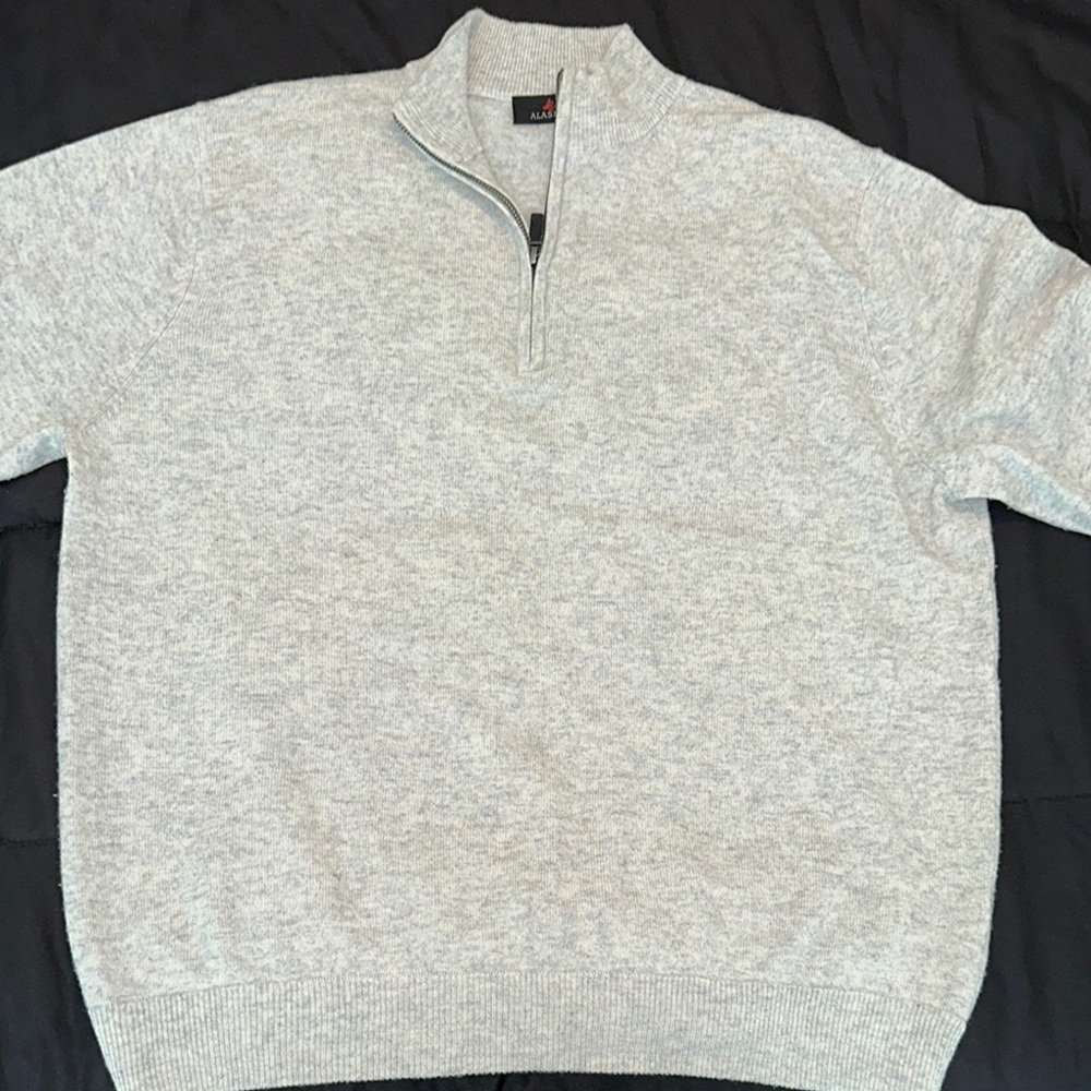 Alashan Gray Zip Up Sweater with Classic Ribbed Design